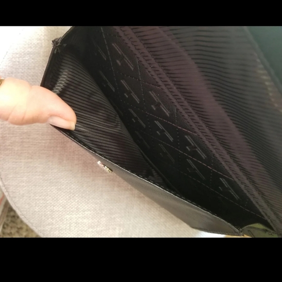 *NWT* Tahari Wristlet/Crossbody - Picture 9 of 11